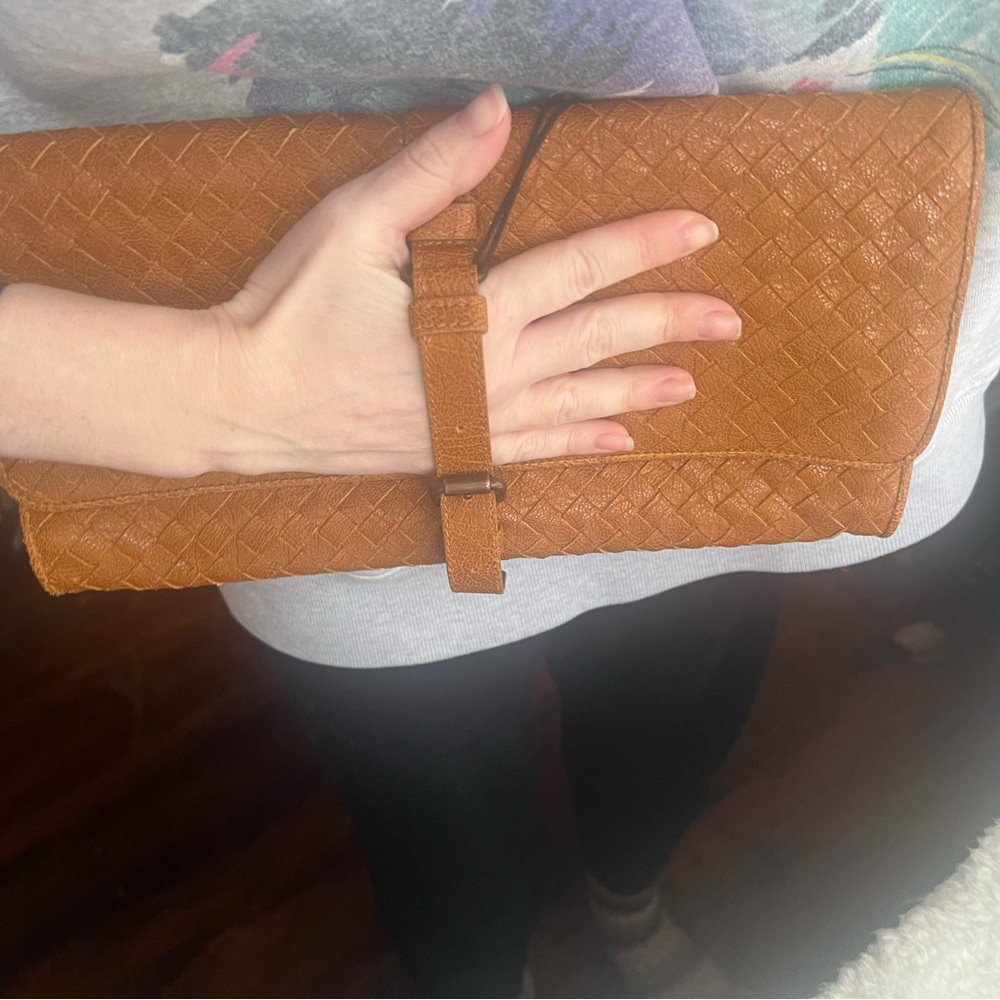 Gorgeous Bottega Veneta Clutch - Picture 10 of 10